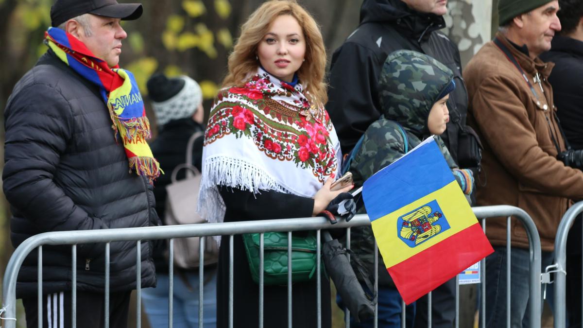 romani-diaspora-generic-romani-diaspora-ilustrativ-romanca-diaspora_82410500