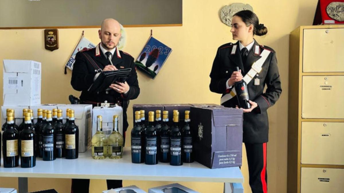 o-banda-de-hoti-romani-din-italia--specializata-in-furturi-de-vinuri-scumpe--a-fost-arestata_99524200