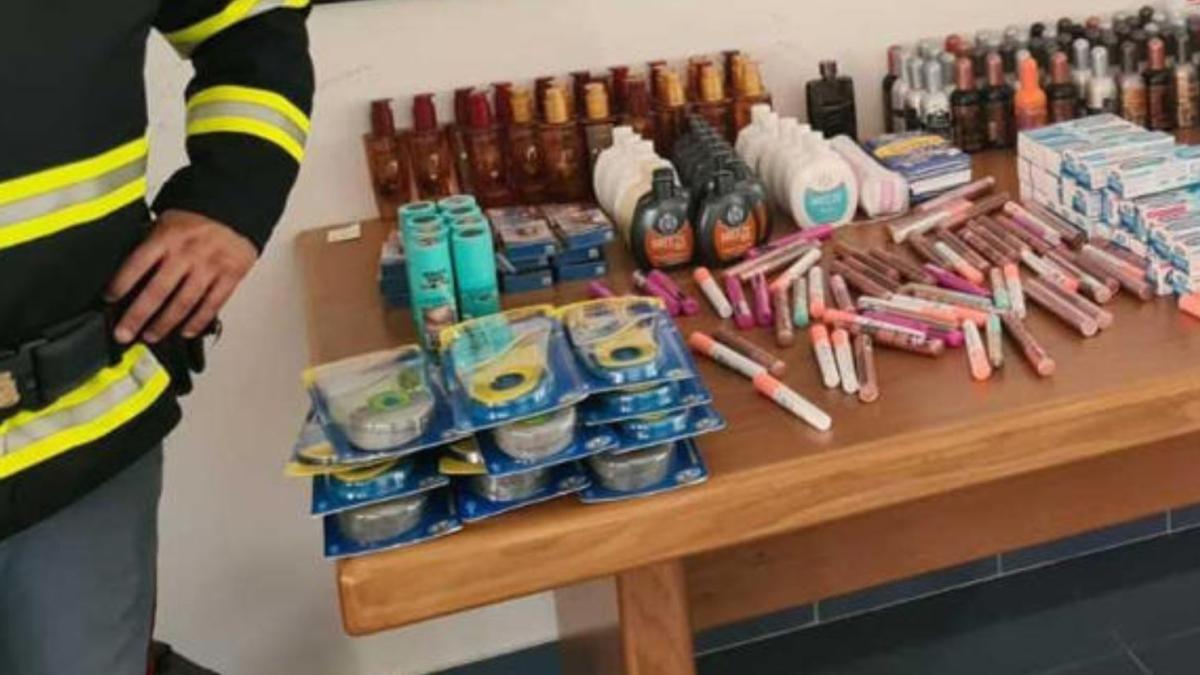 romanca-din-italia--arestata-pentru-o-serie-de-furturi--complicii-femeii-sunt-in-libertate_42552400