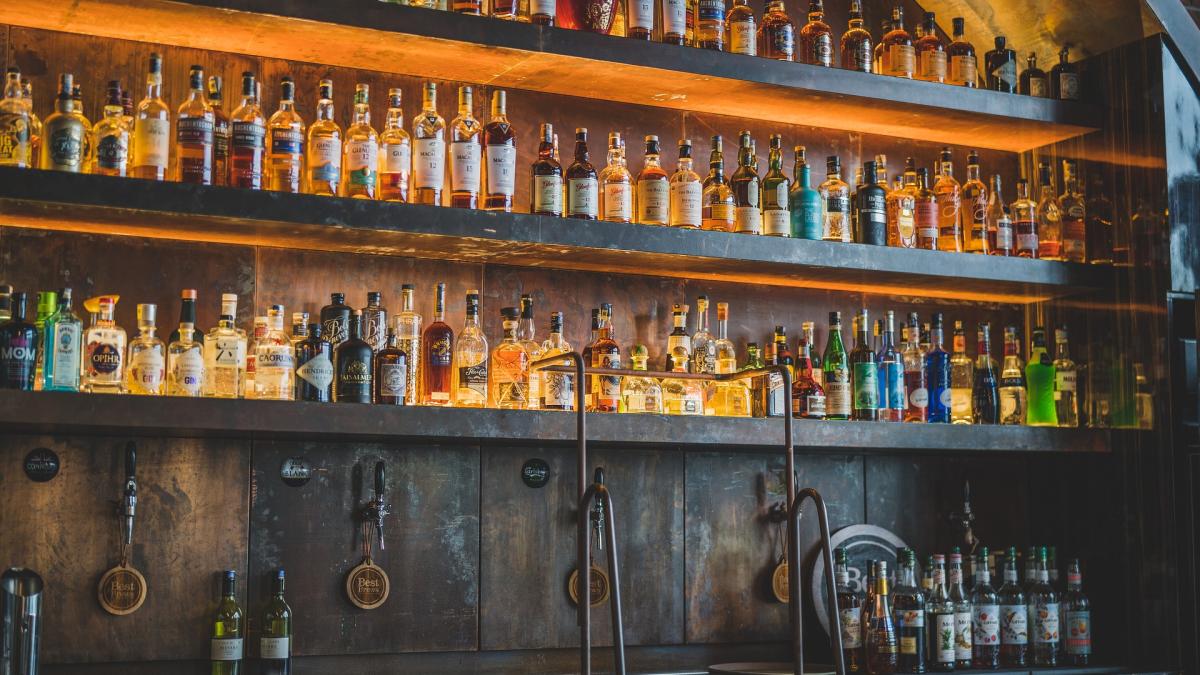 roman-din-italia--arestat-dupa-ce-a-furat-100-de-euro-dintr-un-bar--hotul-si-a-pus-cainele-sa-l-muste-pe-patronul-localului_70857000