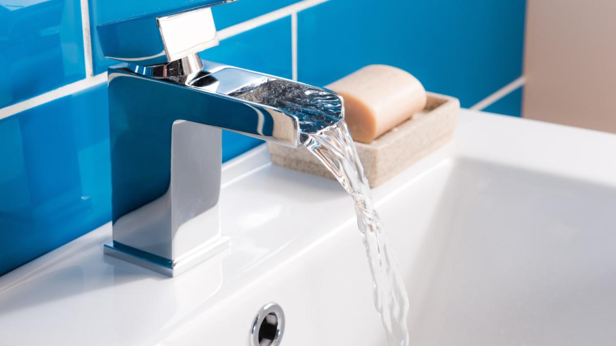 un-oras-din-italia-le-cere-cetatenilor-sa-nu-foloseasca-apa-de-la-robinet--s-a-constat-prezenta-unui-virus-in-apeduct_16117900