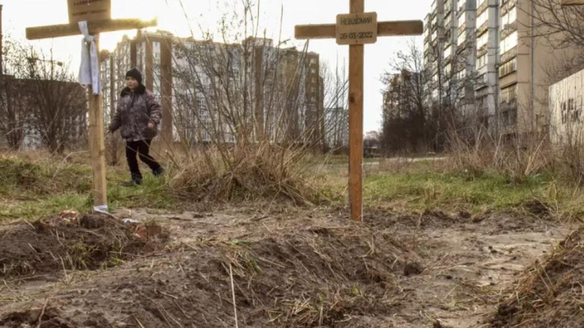 alte-doua-gropi-comune--descoperite-la-borodeanka--seful-politiei---sunt-cadavrele-unor-civili--cu-semne-de-tortura