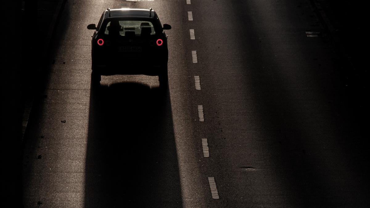 sofer-din-italia--urmarit-ca-in-filme--o-masina-s-a-apropiat-de-el--a-tras-focuri-de-arma-in-aer-si-i-a-ordonat-sa-opreascaprc-c2prc-a0_70017200