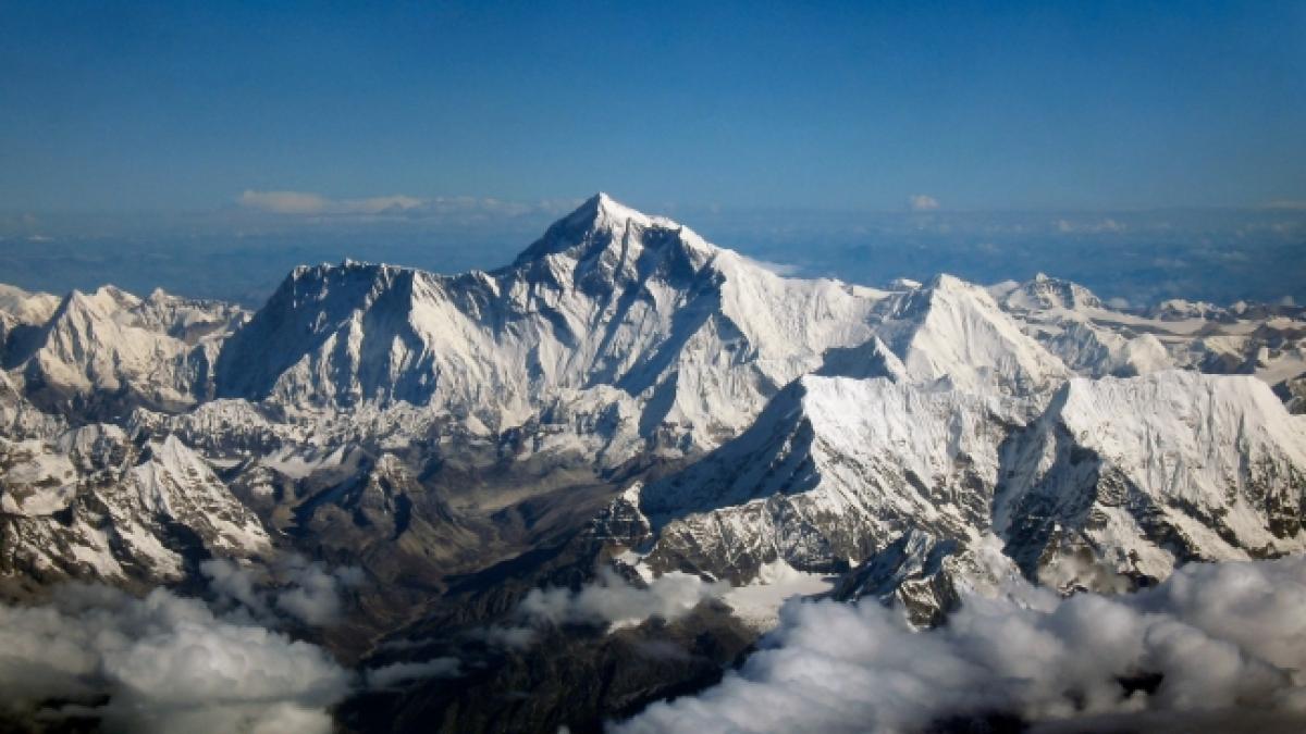 mount_everest_as_seen_from_drukair2_plw_edit_71622700