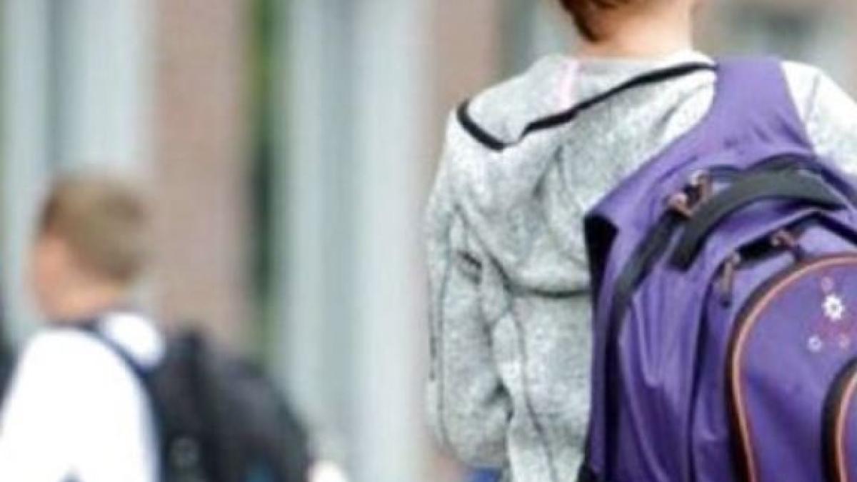 profesor-de-gimnaziu--retinut--barbatul-a-agresat-sexual-o-eleva-de-12-ani--pe-care-a-sarutat-o-pe-gura