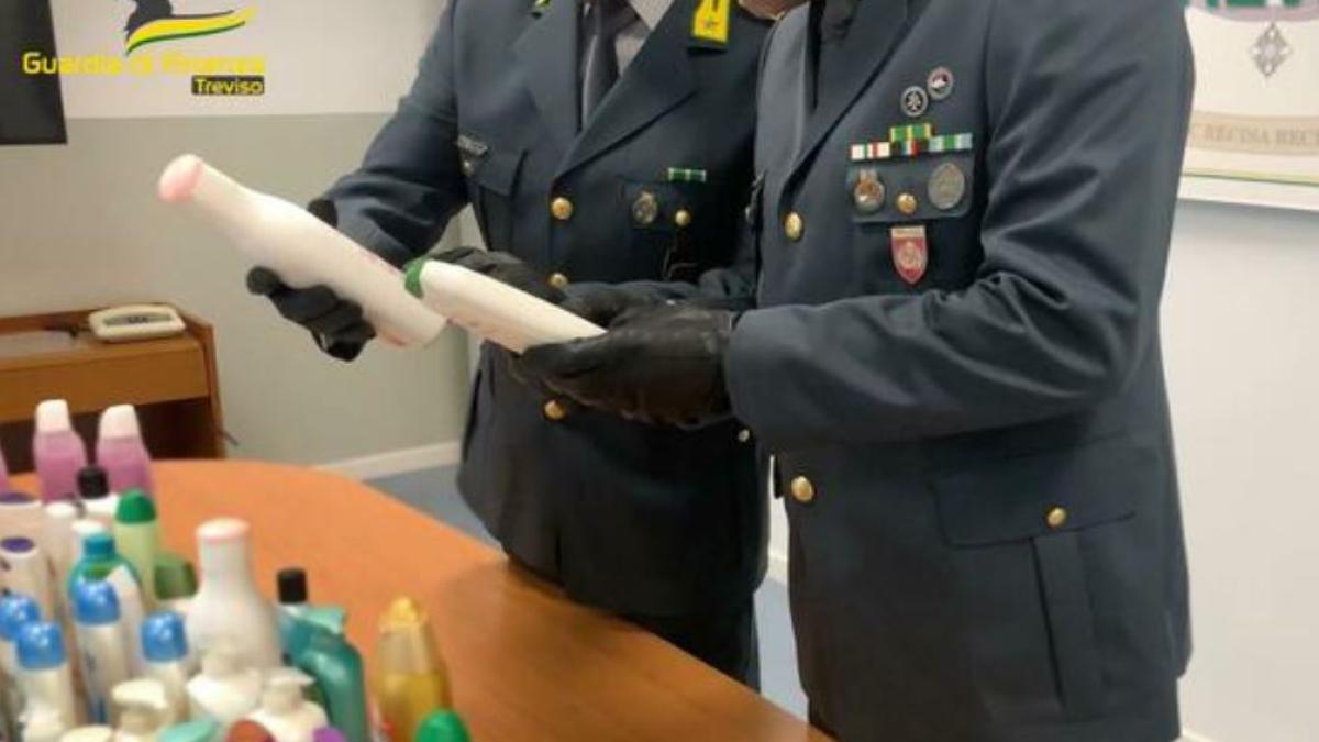 politia-italiana-a-confiscat-peste-17-000-de-produse-cosmetice-care-contineau-substante-cancerigene_23589800