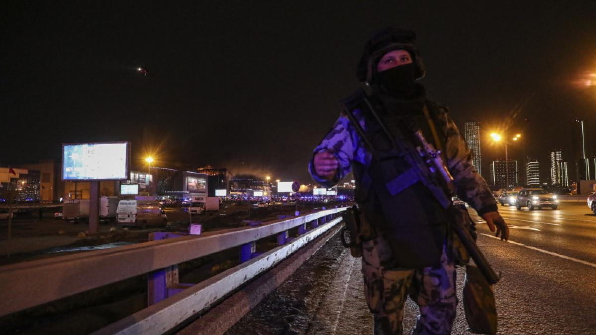 atac-rusia-soldat-rus-pe-strada_70448300