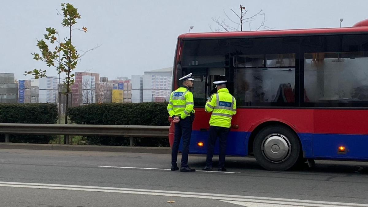 microbuz-romani-politie-romania-politist