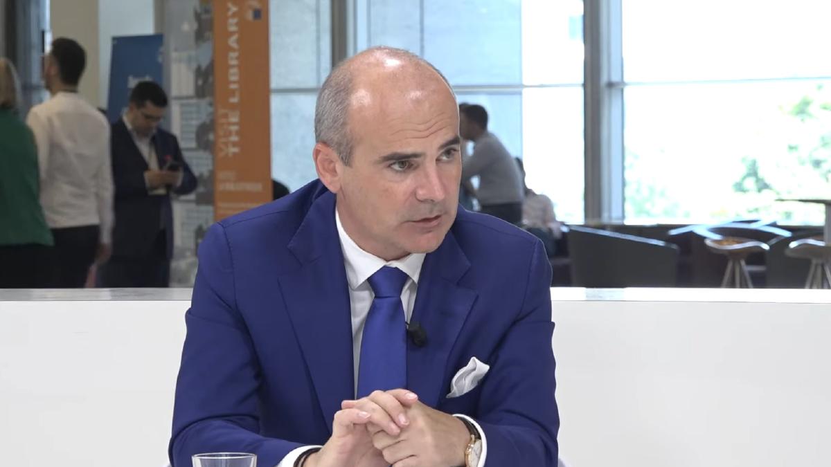 rares-bogdan--mesaj-celor-care-sustin-domnite-foarte-atragatoare-in-functii-politice-scoate-din-buzunar-si-plateste-cadouri--nu-de-la-stat