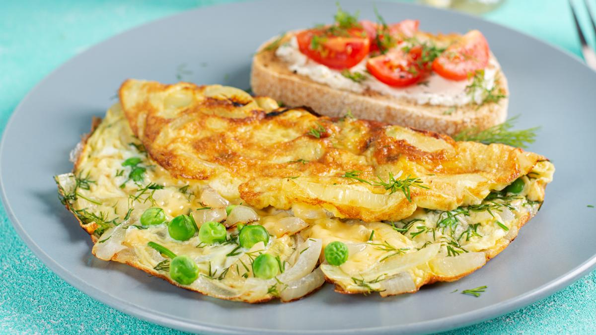 omleta-taraneasca-cu-mamaliga-si-ceapa-verde_92005800