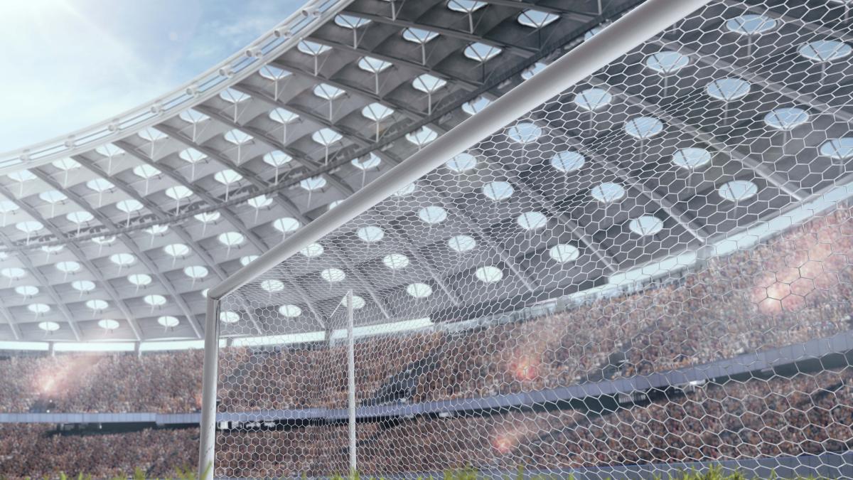 vrea-sa-arunce-in-aer-totul--o-tanara-care-nu-a-vrut-sa-si-lase-prietenul-la-meci-a-sunat-la-politie-si-a-inventat-o-amenintare-cu-bomba