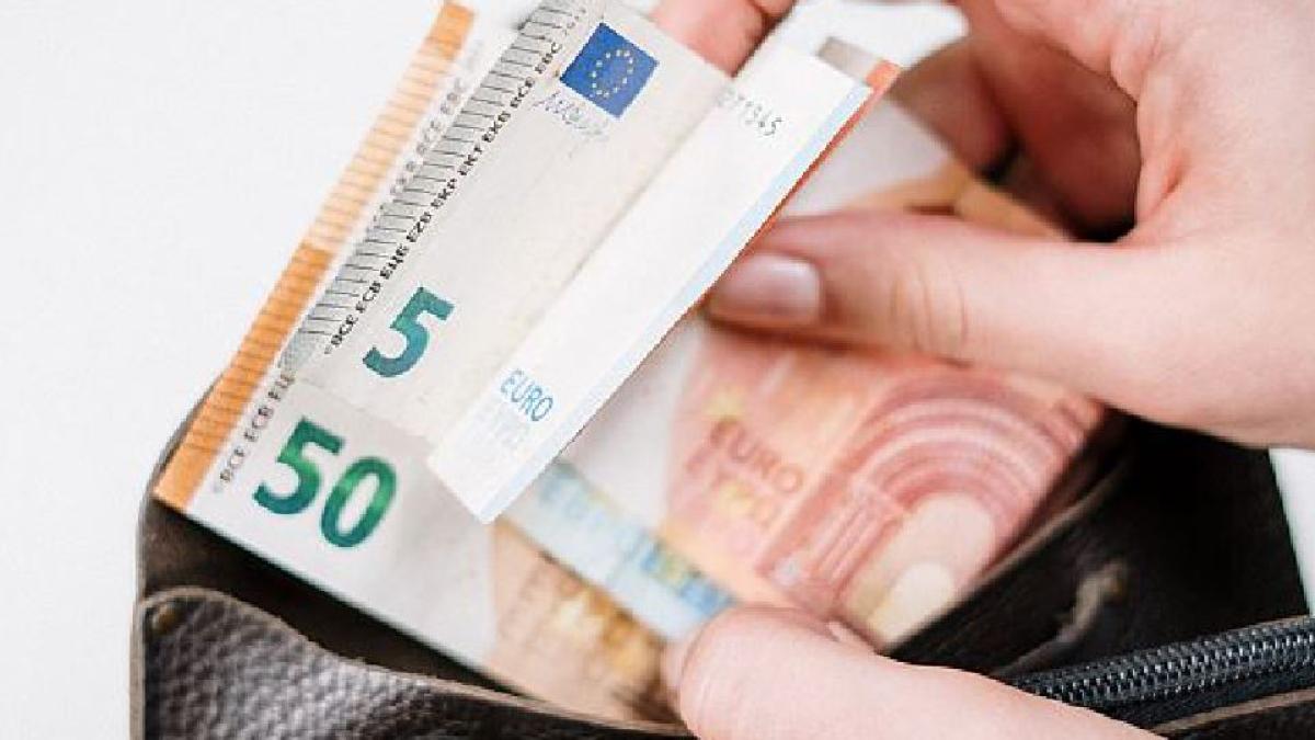 abia-ajuns-in-italia--un-roman-a-furat-un-portofel-si-a-cumparat-lozuri-razuibile-de-toti-banii_96157900