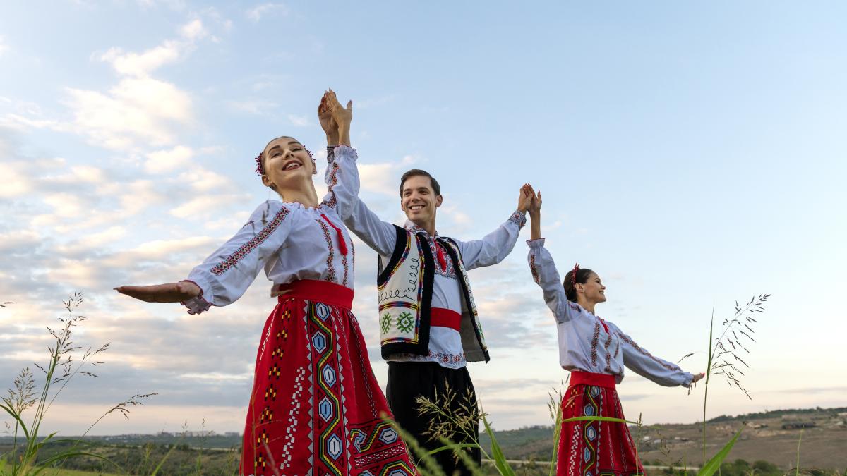 romani-diaspora-traditii-romanesti-dansuri-populare-traditii-si-obiceiuri_23209000