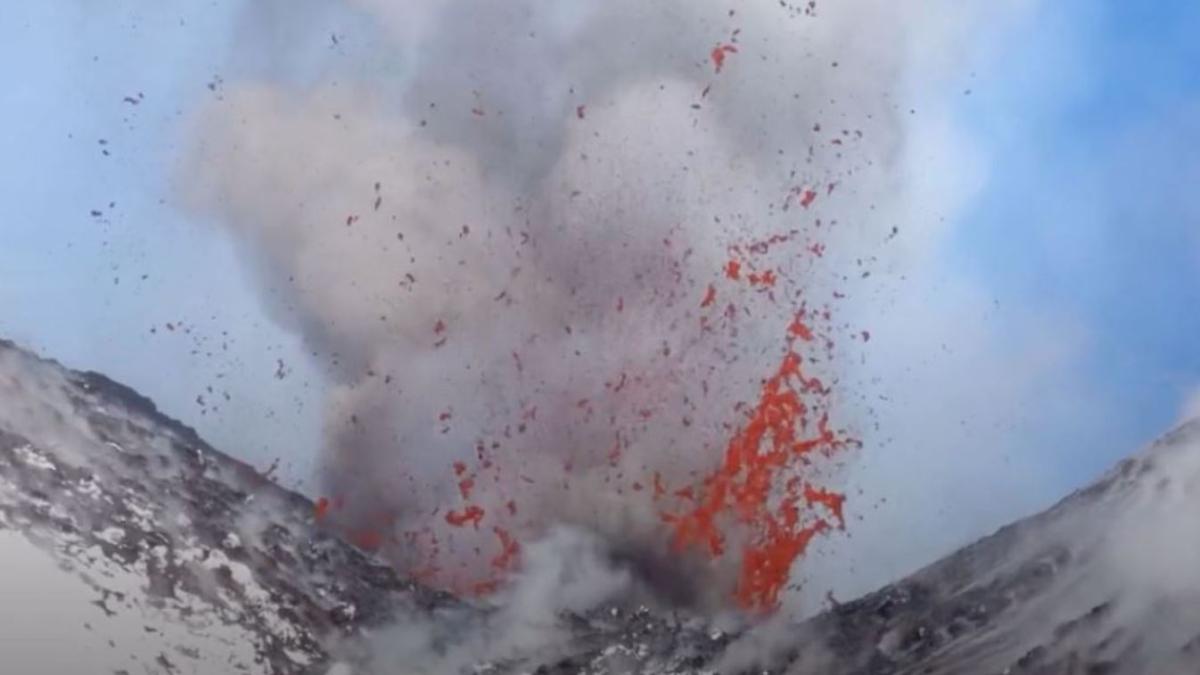 eruptia-impresionanta-a-vulcanului-etna_49679000
