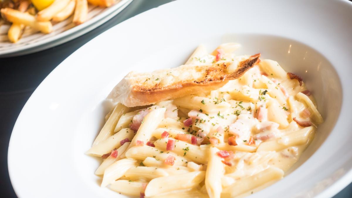 paste-cremoase-cu-sos-alb_21643500