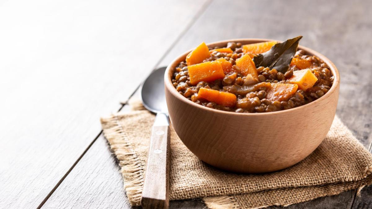 reteta-rapida-si-de-post--gata-in-doar-30-de-minute-tocanita-de-naut-cu-rosii-si-spanac_85683100