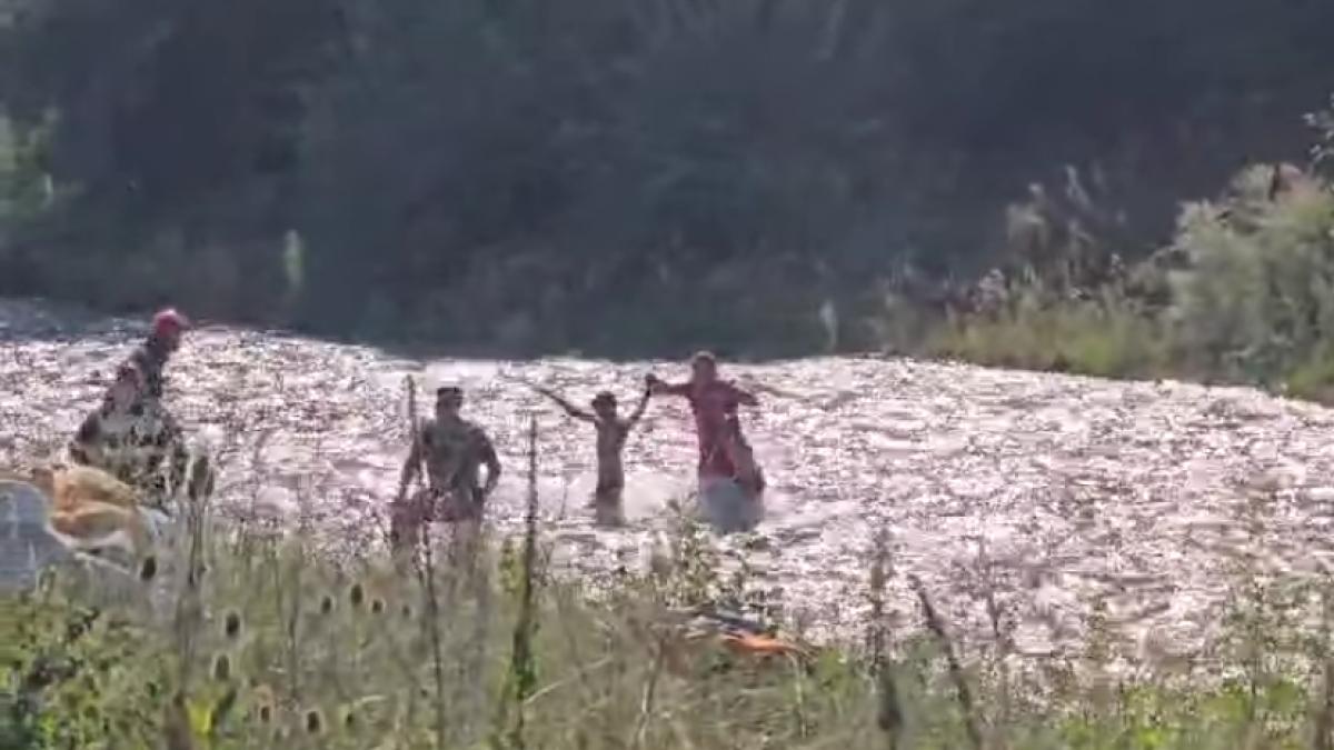 salvare-la-limita-copii-viitura_10167800