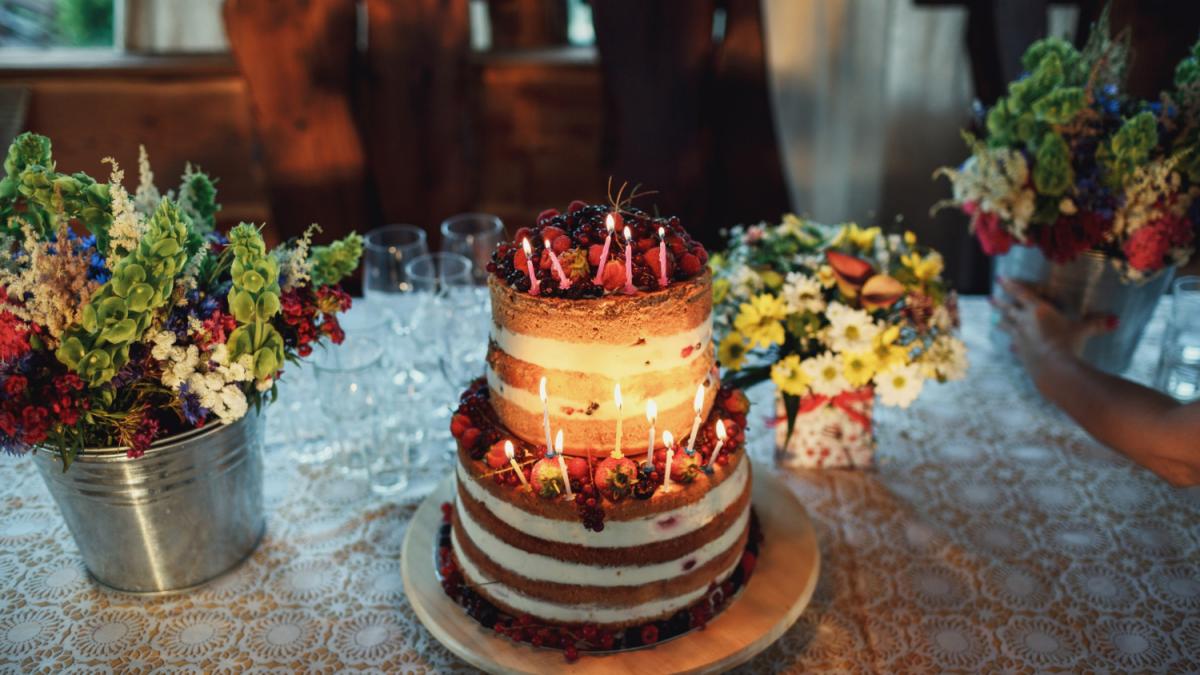 zi-de-nastere-cu-surprize-un-restaurant-din-spania-a-taxat-sarbatoritul-cu-cinci-euro-pentru-a-i-pastra-tortul-in-frigider_74478600