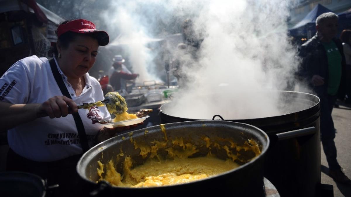 branza-mamaliga-ceaun-bucate-traditionale-traditii-tuci_27178400