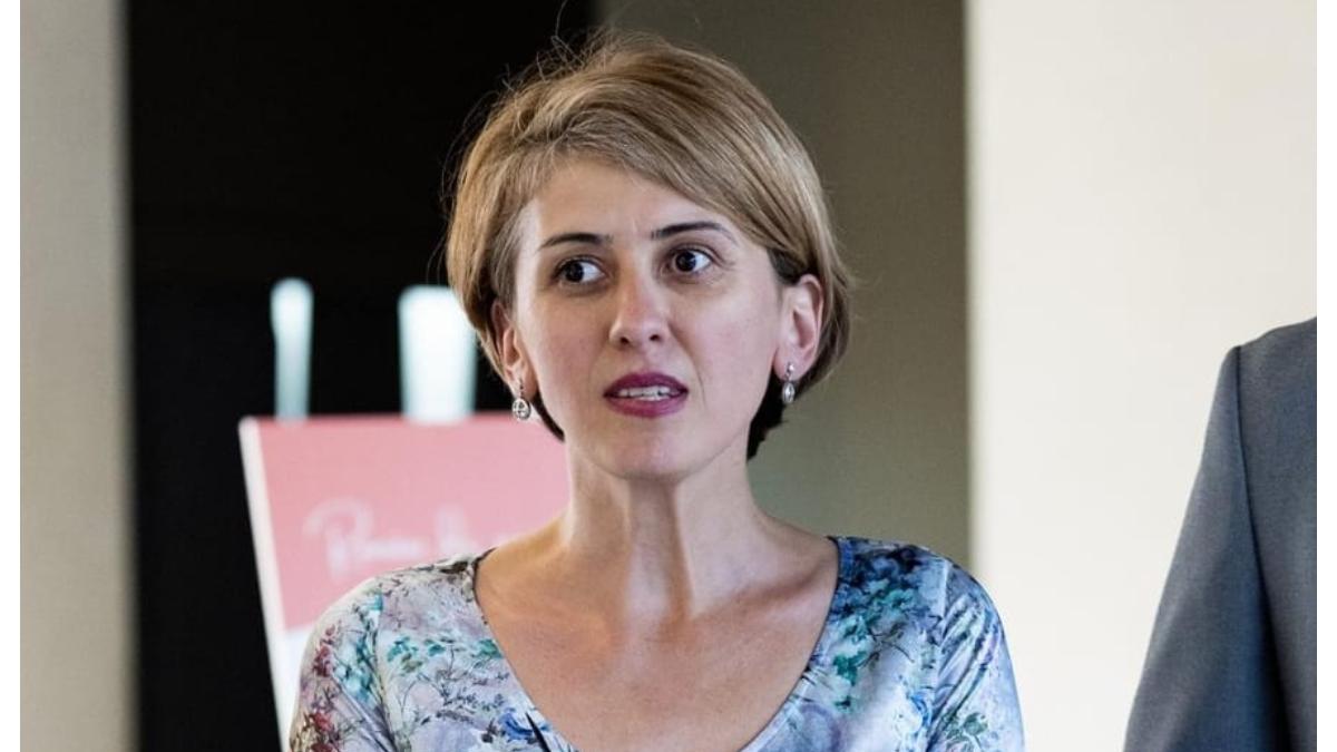 alina-dobrescu_59461200