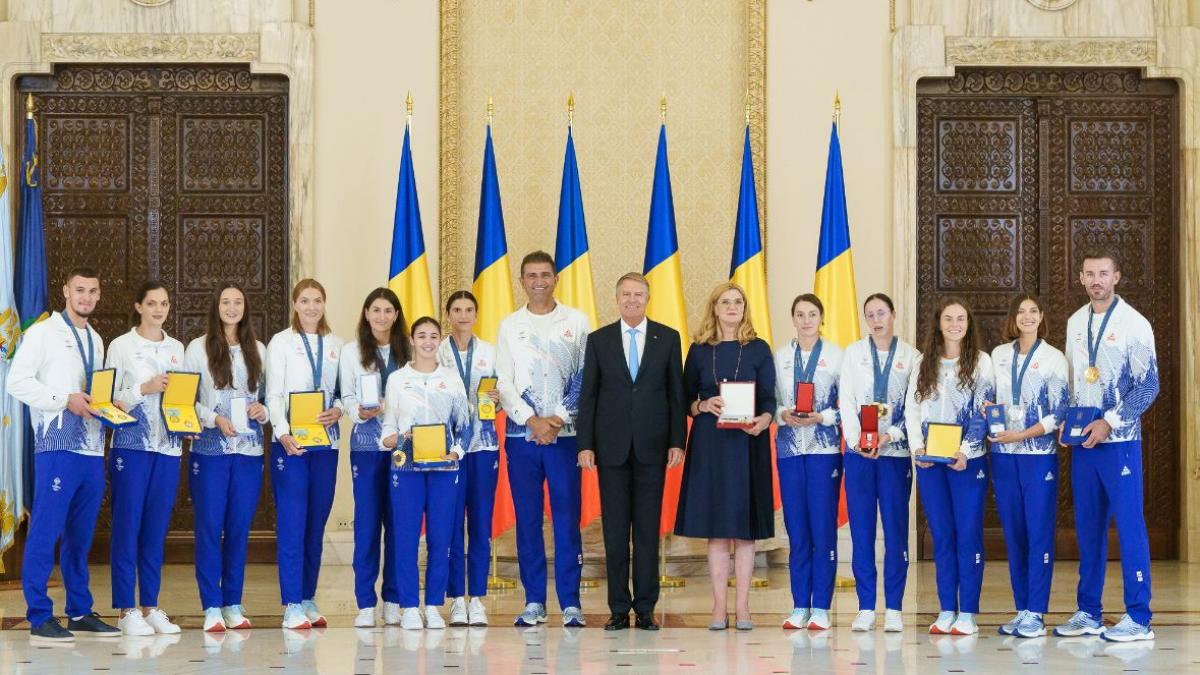 sportivii-romani-distinsi-de-klaus-iohannis-pentru-performantele-de-la-jocurile-olimpice-si-paralimpice-de-la-paris_96887100