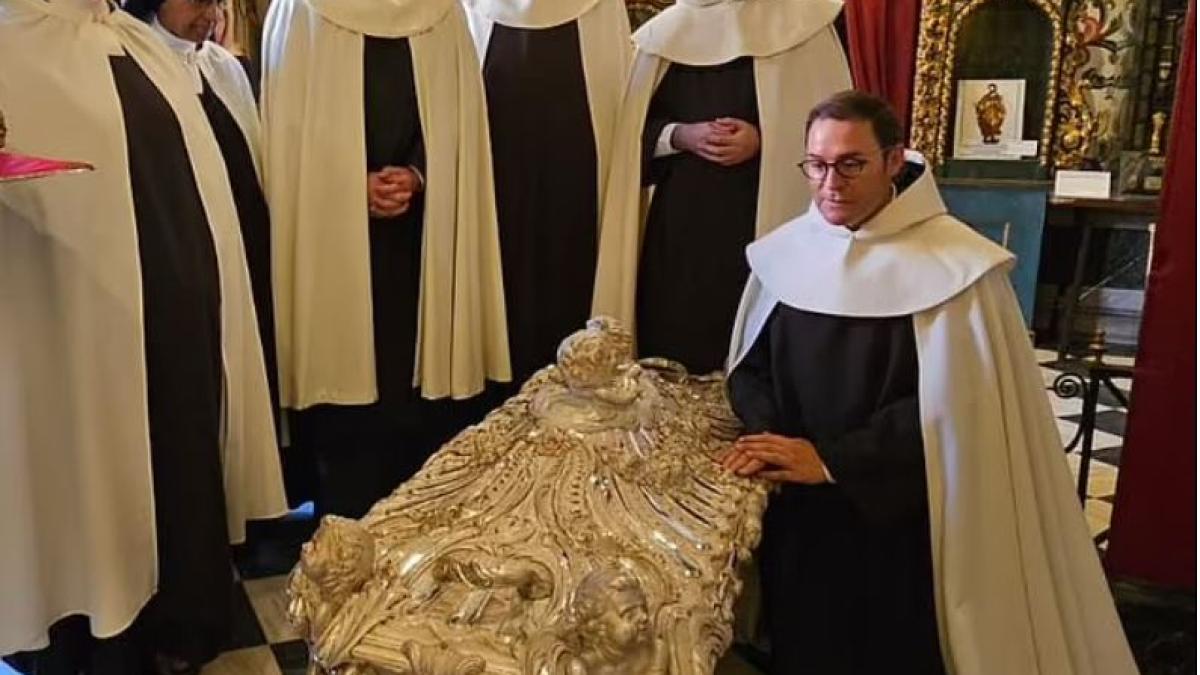 miracol-in-spania-trupul-sfintei-tereza-a-ramas-perfect-conservat-dupa-450-de-ani_74208600