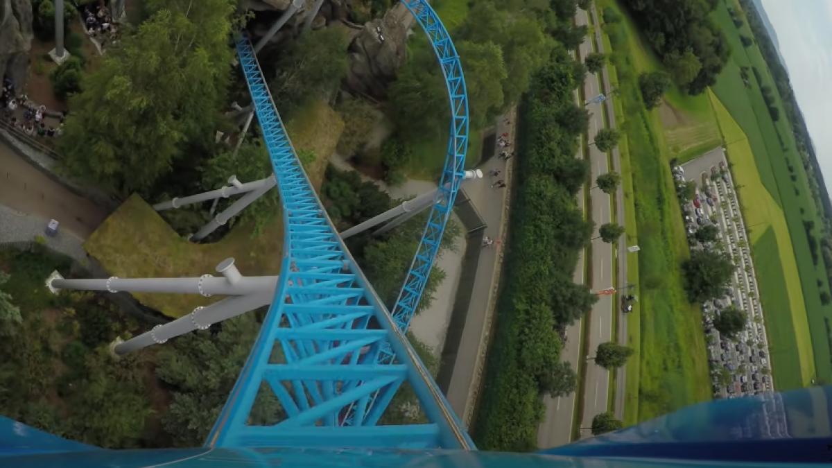 roller-coaster-blue-fire_20517100