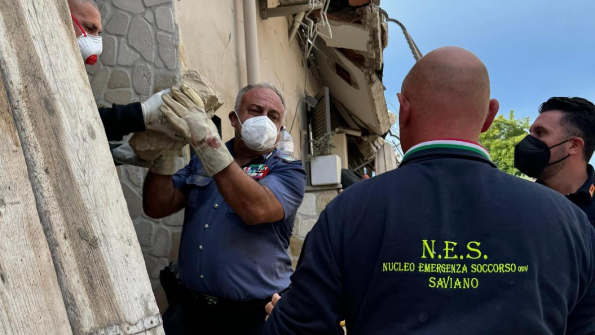 cladire-prabusita-in-napoli-doi-copii-au-murit_73182700