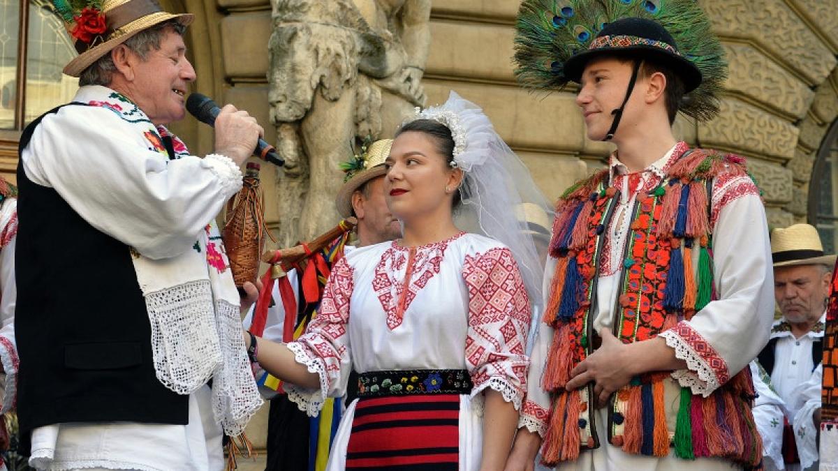 nunta-romaneasca-traditii-obiceiuri-port-popular-costum-popular-ie-4_07459700