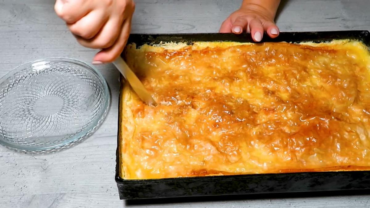 reteta-testata-placinta-de-iaurt-si-stafide--pufoasa-si-aromata_47686700