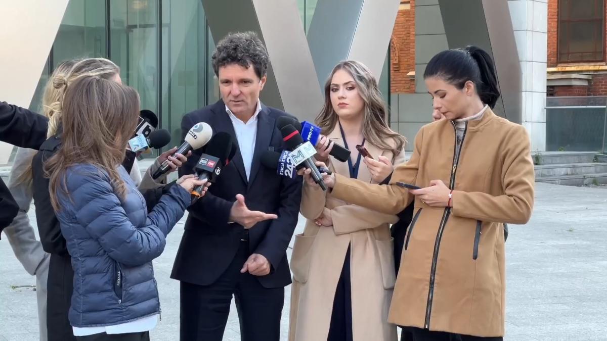 nicusor-dan-in-conferinta_97378900