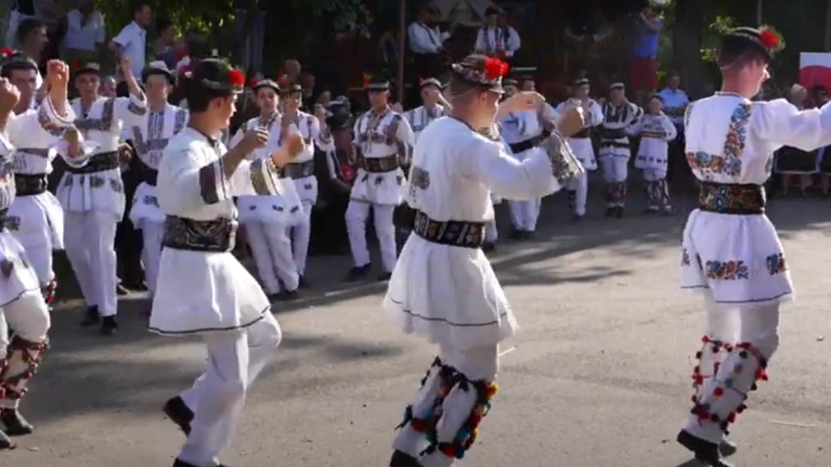 hora_costume_traditionale_udatul_nevestelor_obiceiuri_traditii_capt_video