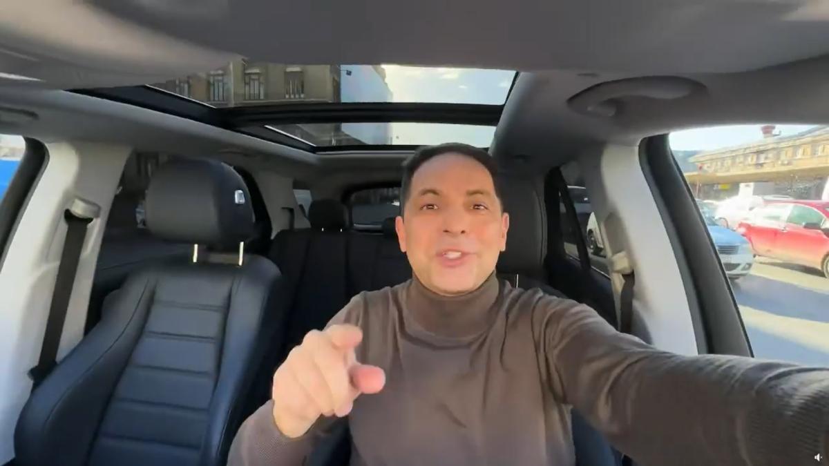 dan-negru-foto-in-masina