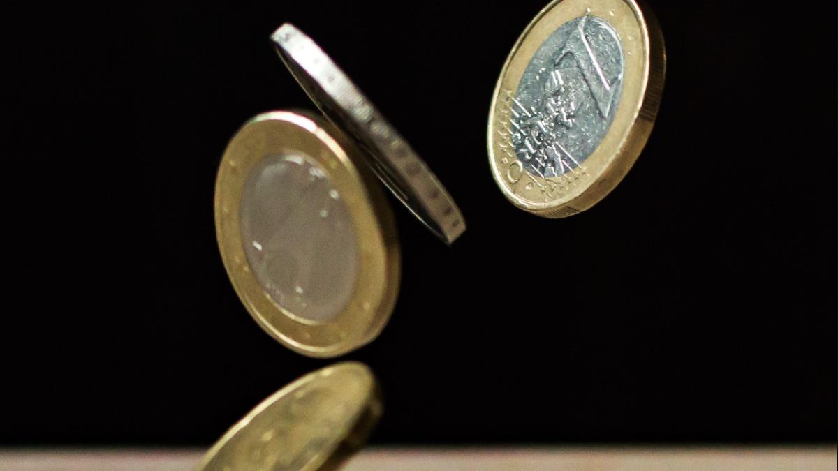 economie-recesiune-criza-economica-bani