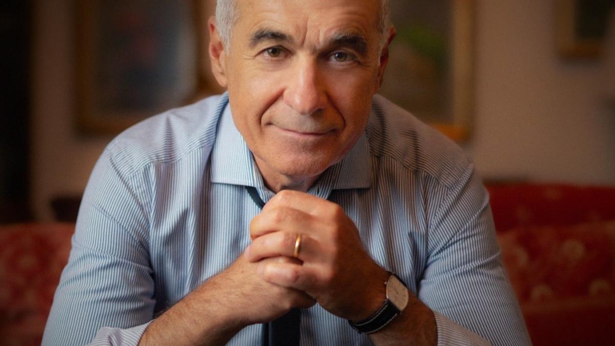 calin-georgescu_86380600