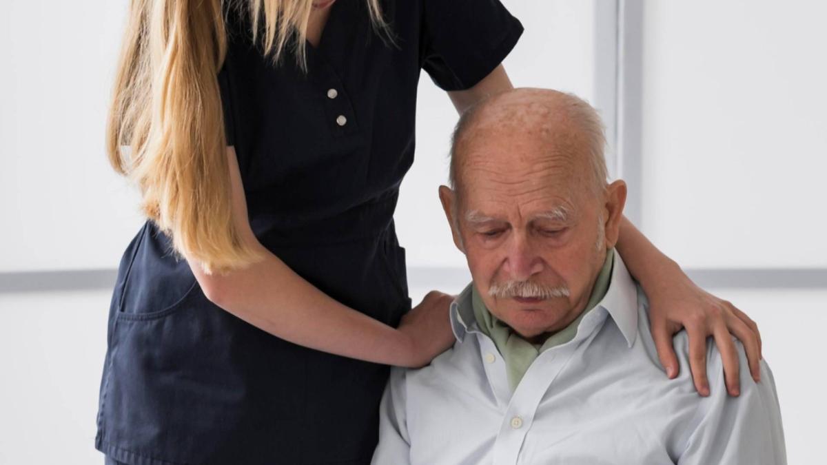 badanta-romanca--arestata-dupa-ce-fiicele-batranului-pe-care-il-ingrijea--au-prins-o-cum-il-abuza_30630600