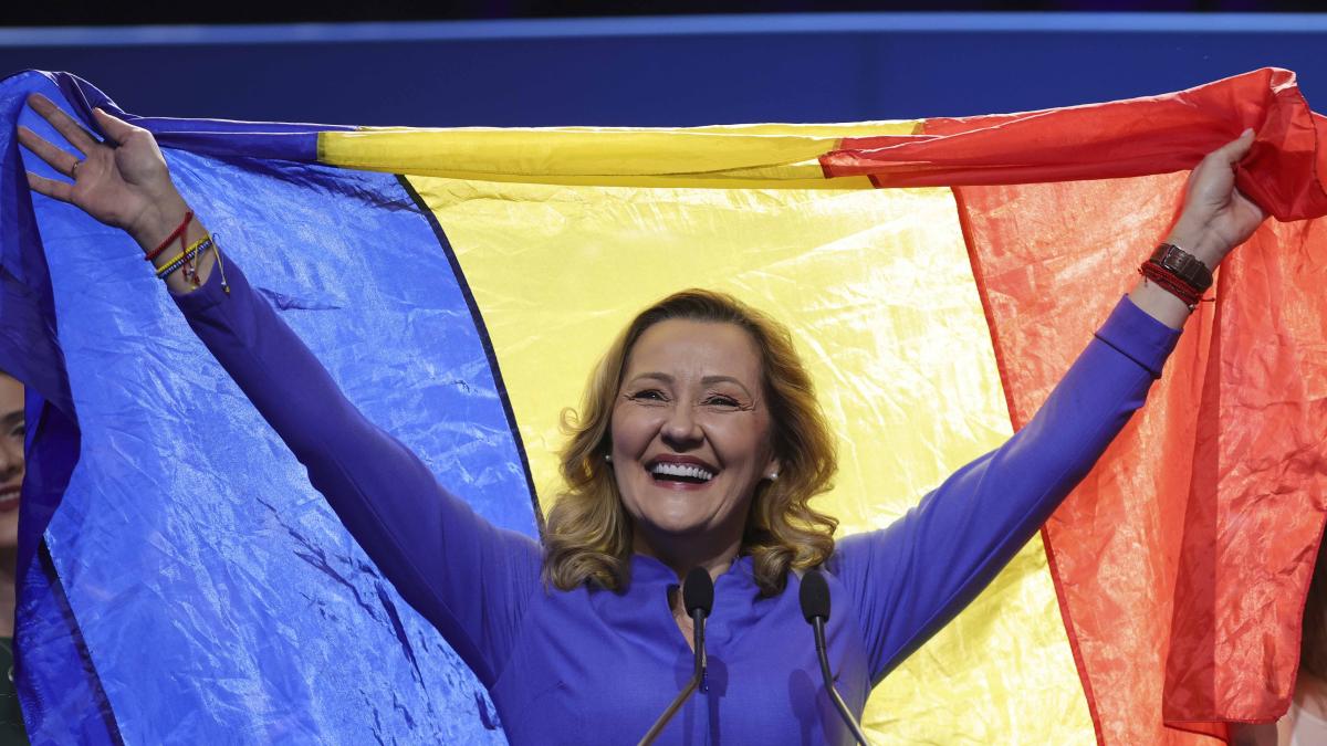 elena-lasconi-cu-steagul-romaniei_40034100