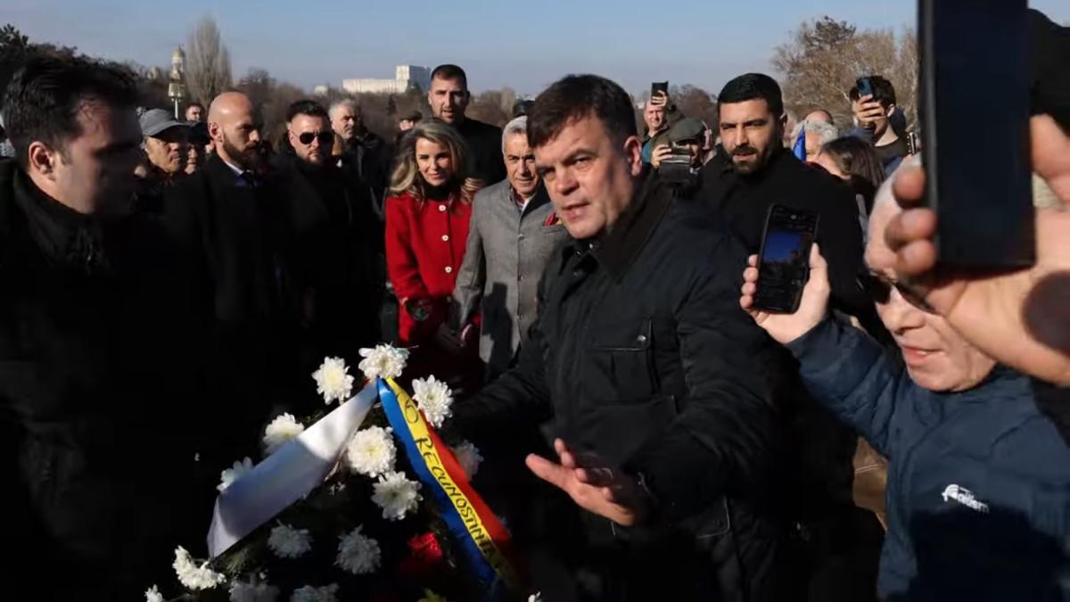 calin-georgescu-si-coroana-cu-flori_67617900