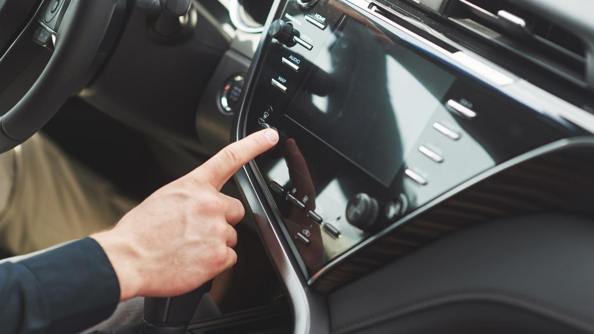 folosire-tableta-masina-volan-amenda_00249300