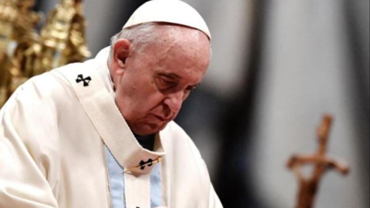 papa-francisc-a-murit_04303700