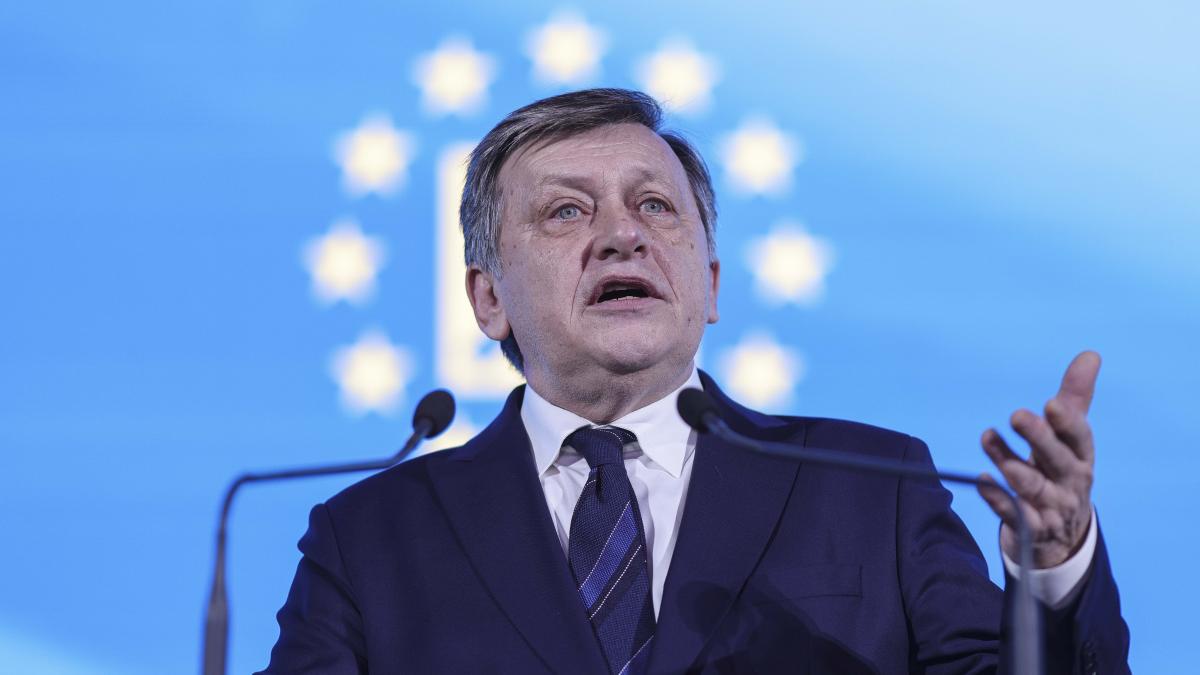 crin-antonescu_42600400