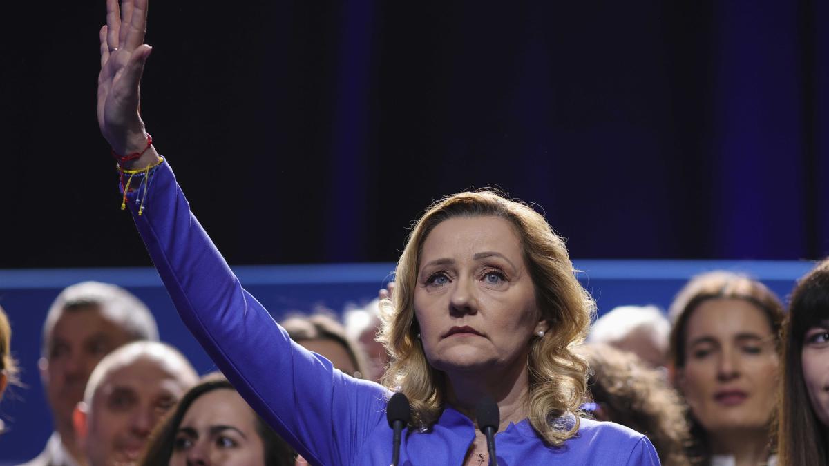 elena-lasconi-cu-mana-sus_73049600