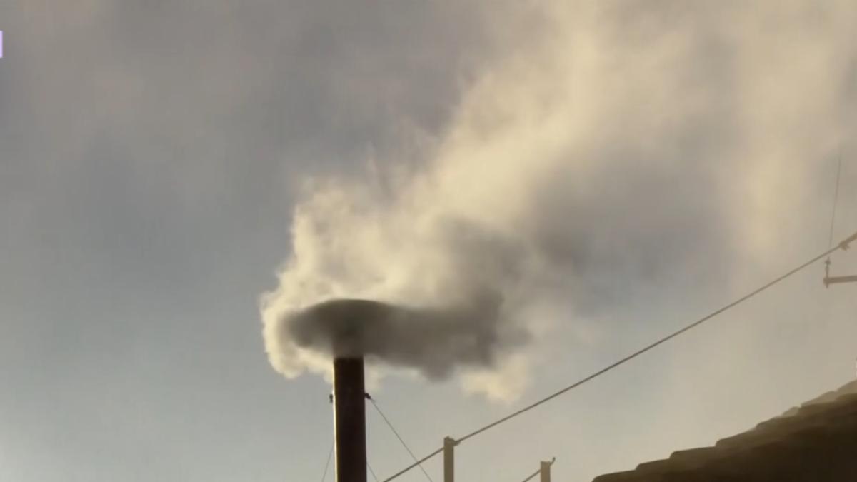 fum-alb-vatican-a-fost-ales-noul-papa_77627000