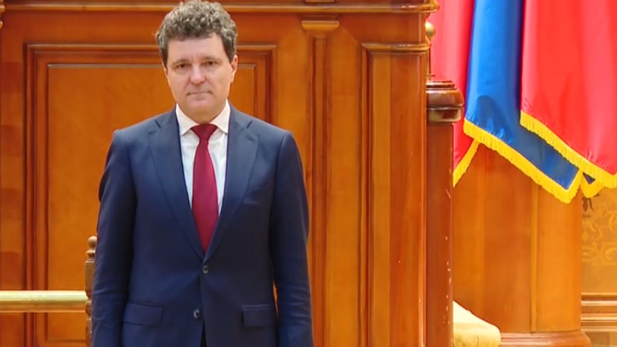 nicusor-dan-parlament-3_70365300