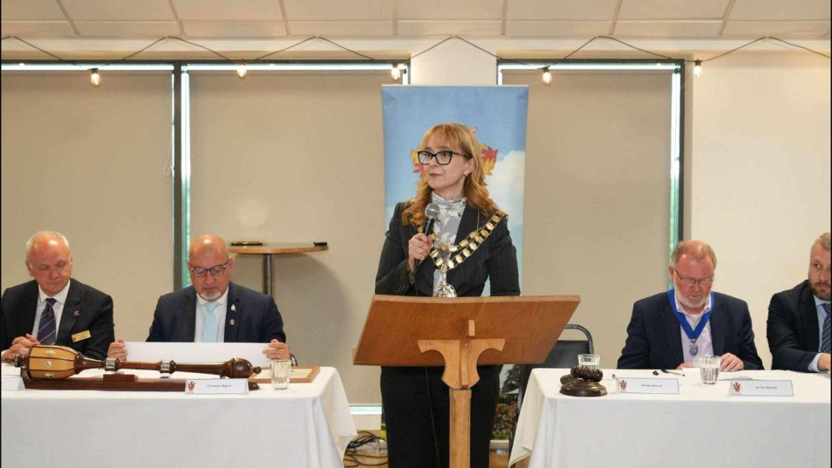 alisa-russel---romanca-primar-marea-britanie_41292100