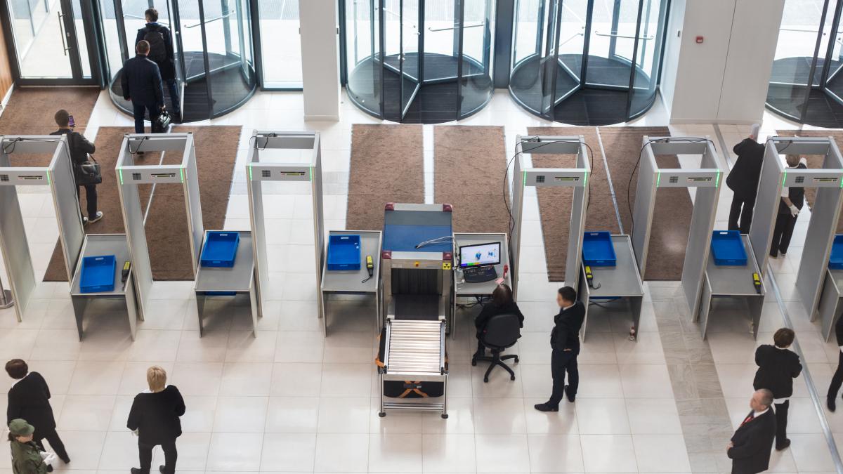 securitate-aeroport-incaltaminte_71971100