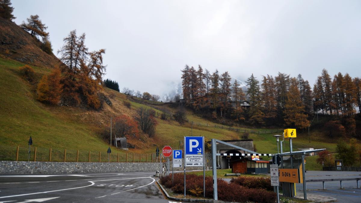 barbat-autostrada--parcare_09008700