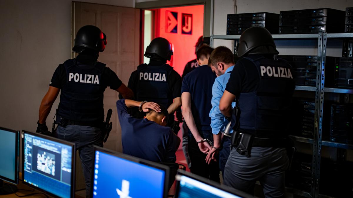 politia-din-italia-arestari_80466000