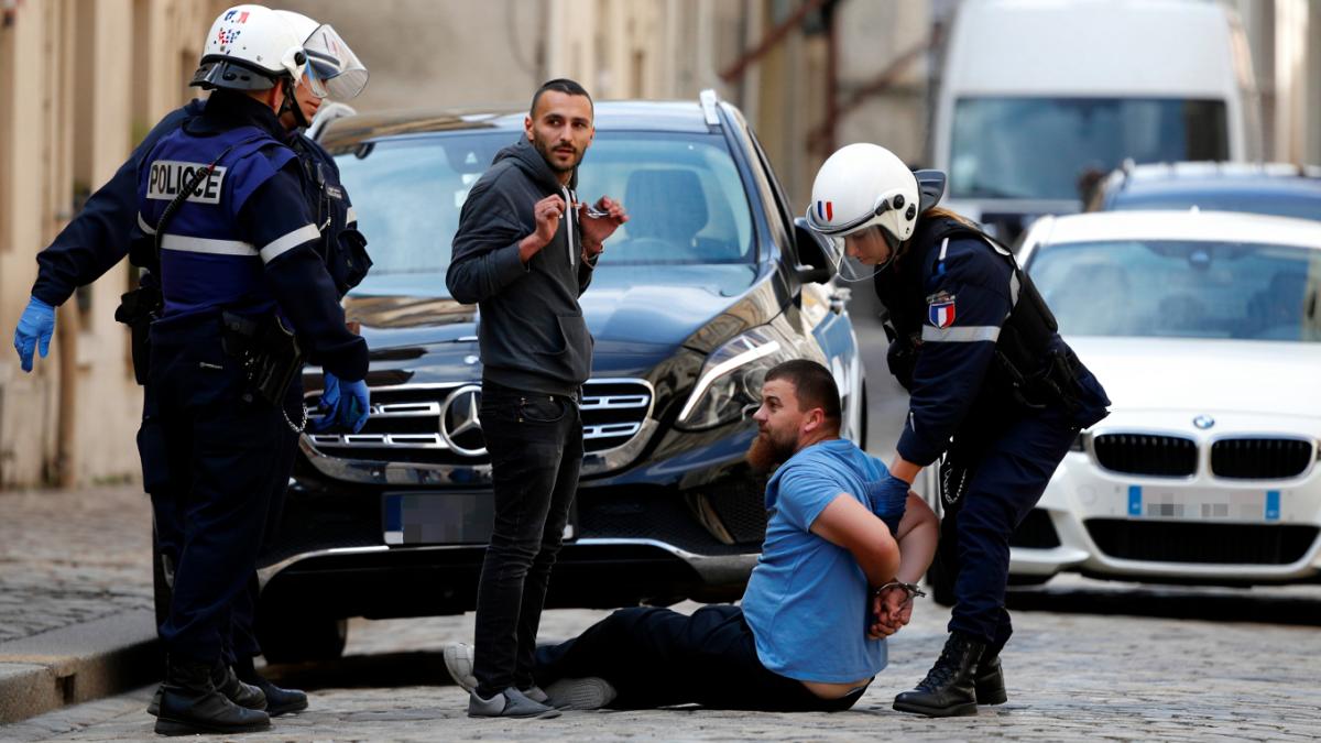 politia-franta-franceza-arestari_19048300