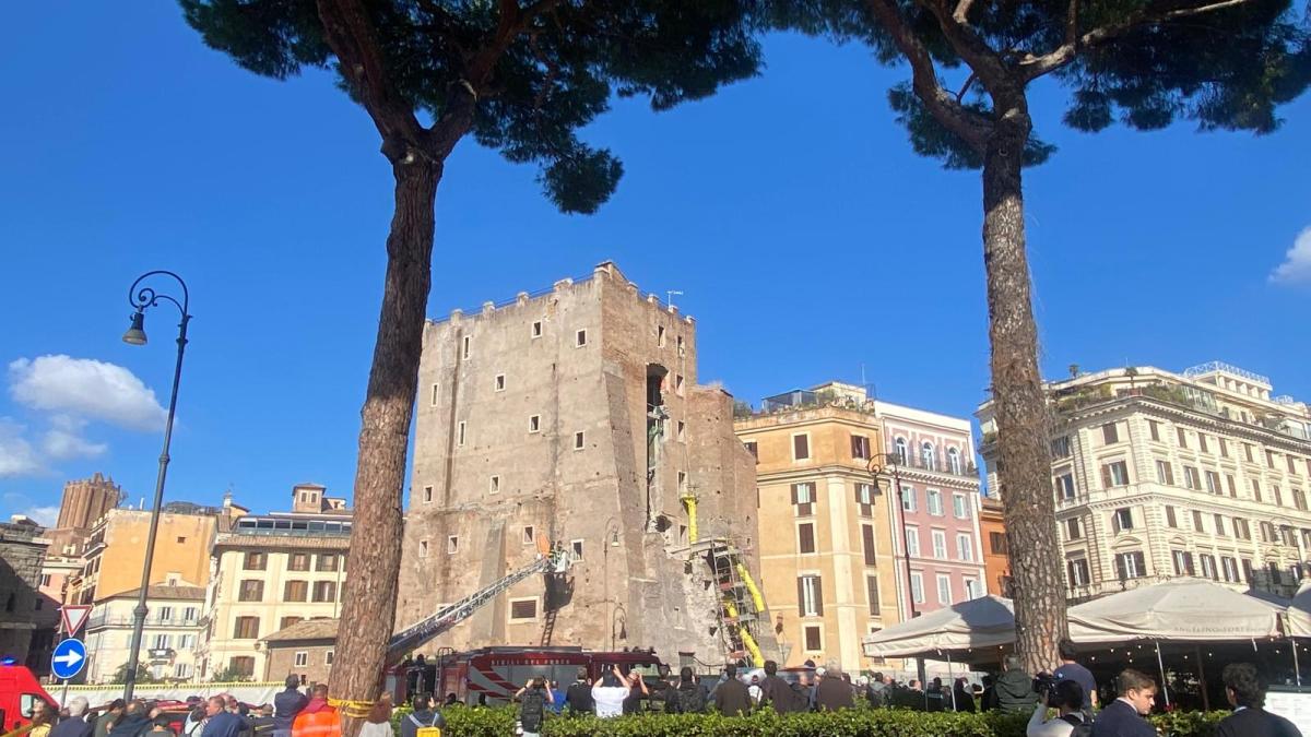 turnul-torre-dei-conti---roma-se-prabuseste_84841900